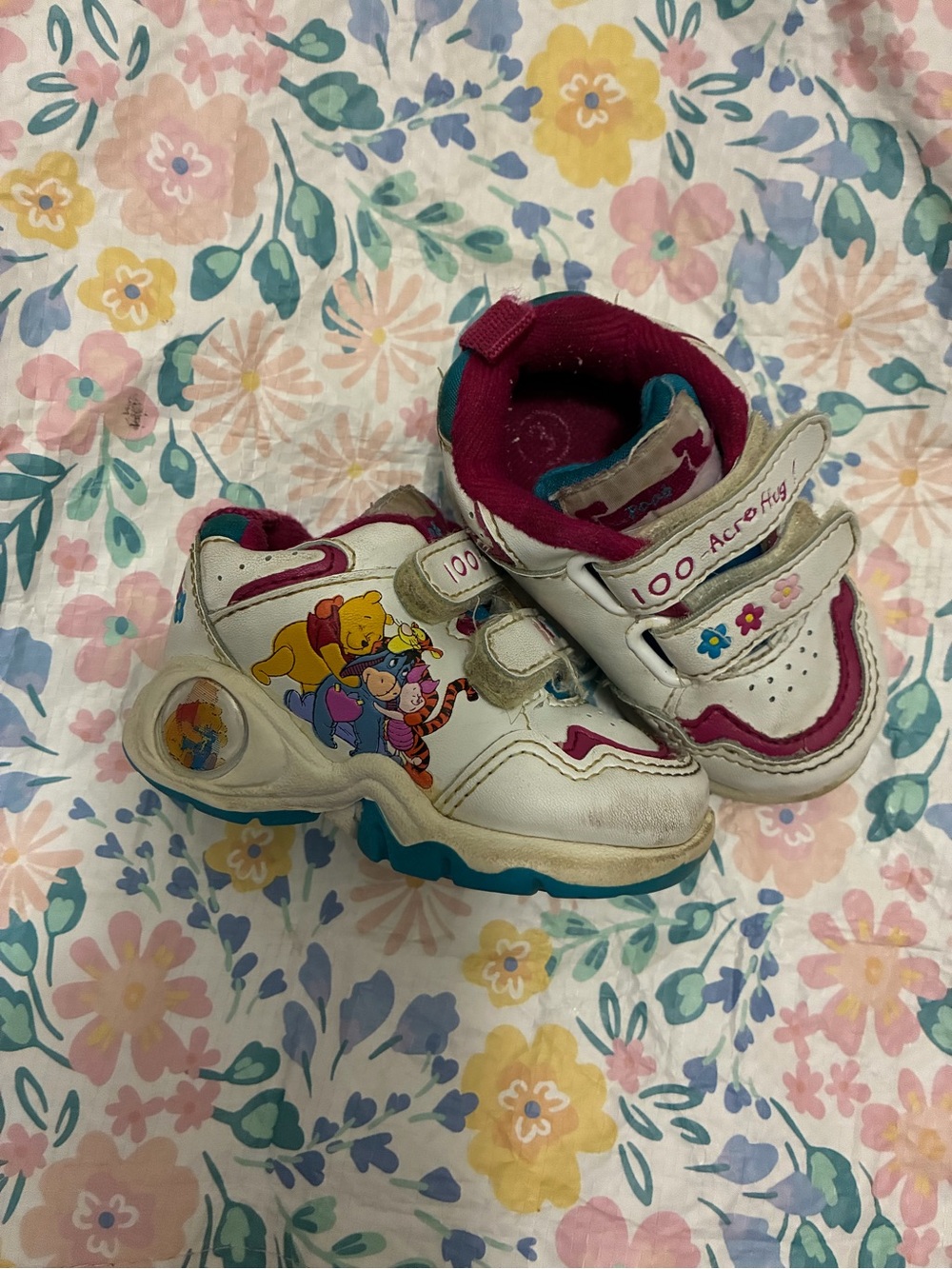 Kids White & Pink Winnie the Pooh Light-Up Sneakers